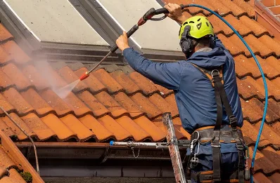 Démoussage et hydrofuge de toiture à Étretat